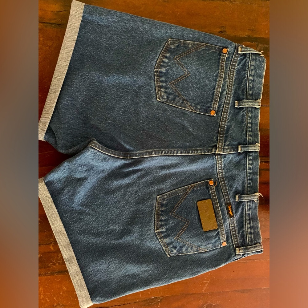 Wrangler Tailored Shorts - Picture 4 of 7
